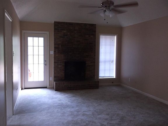 3rd image of 445 Sassafras Cir
