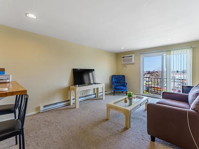 2333 N Neva Ave #403C — Photo 2