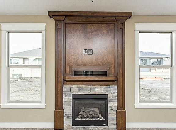 5th image of 635 NE Bowman Dr