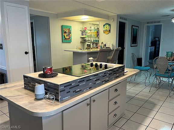 3rd image of 9282 Desoto Dr