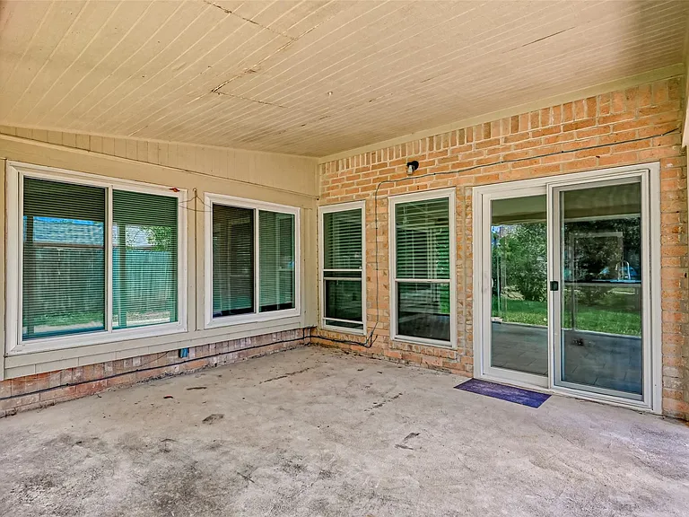 2302 Brook View Ln — Photo 37