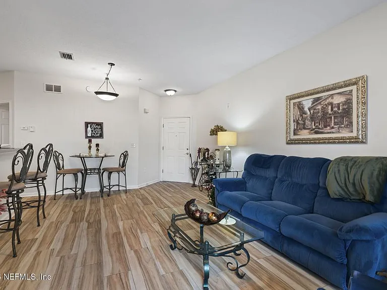 8218 Green Parrot Rd #105 — Photo 6