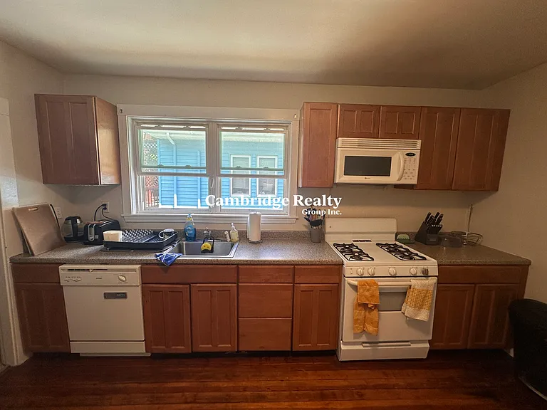 24-26 Burnham St #2T — Photo 7
