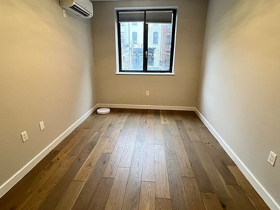 4th image of 1332 Bergen St #2C