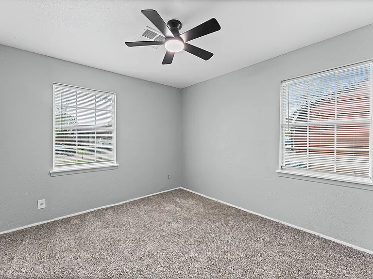 721 Champs St — Photo 7
