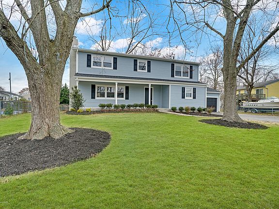 3rd image of 596 Deer Ln