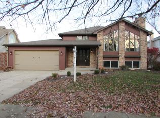 881 Kromray Rd, Lemont, IL 60439