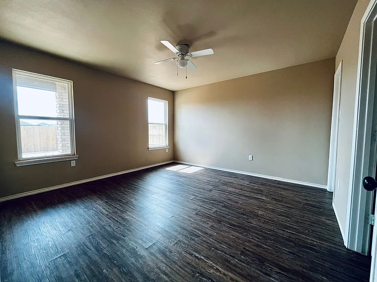 2502 N Avenue P — Photo 11
