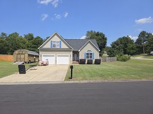 545 Colonial Hills Dr, Lillington, NC 27546