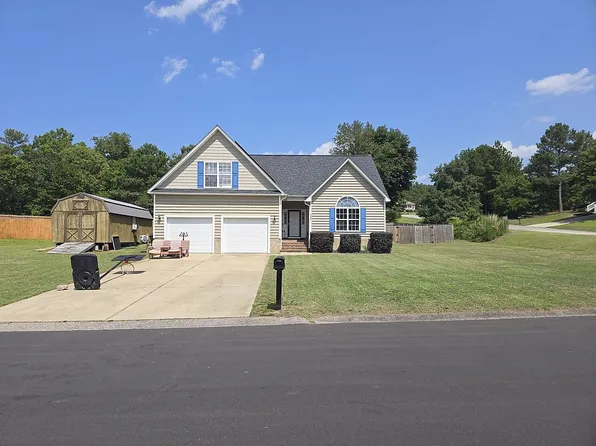 545 Colonial Hills Dr, Lillington, NC 27546