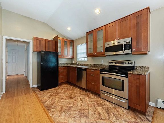5th image of 30 Hearth Ln