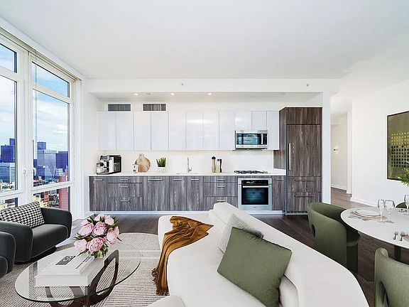 3rd image of 42 W 33rd St Penthouse 1B