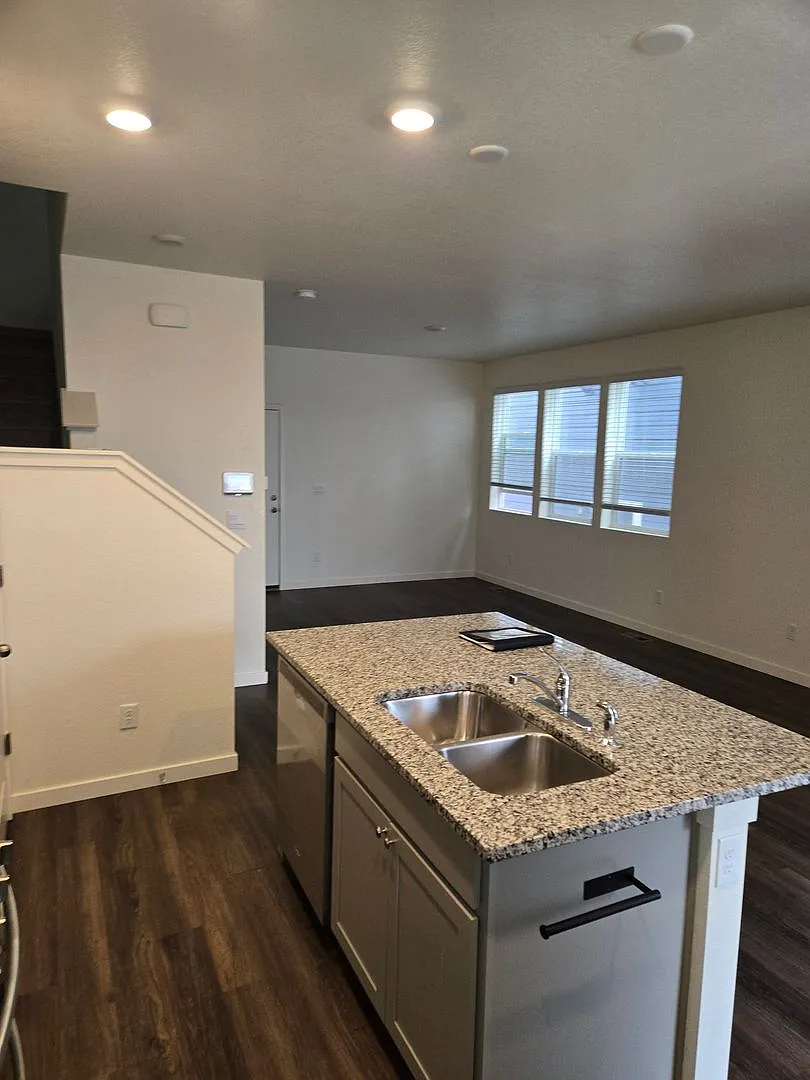 Spacious townhome — Photo 4