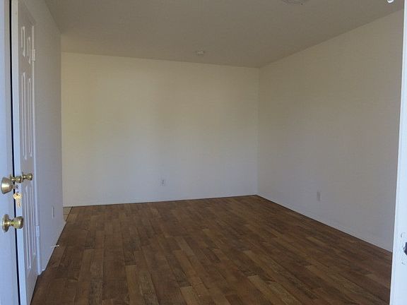 2nd image of 3107 Oak Dr