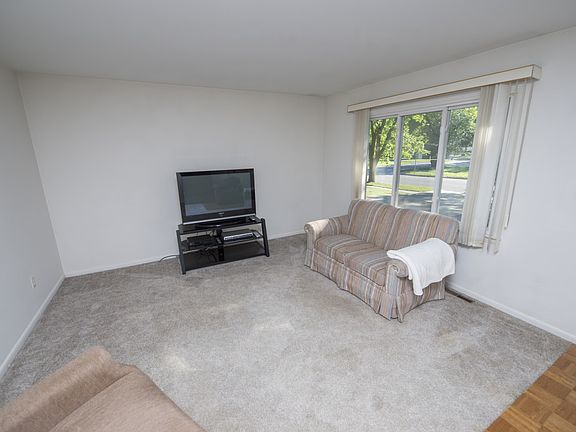 5th image of 2700 Dawn Dr
