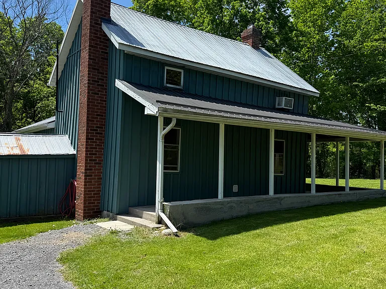 1622 Vanderwater Rd — Photo 1