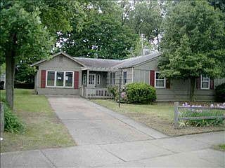 1st image of 525 Woodcliff Dr