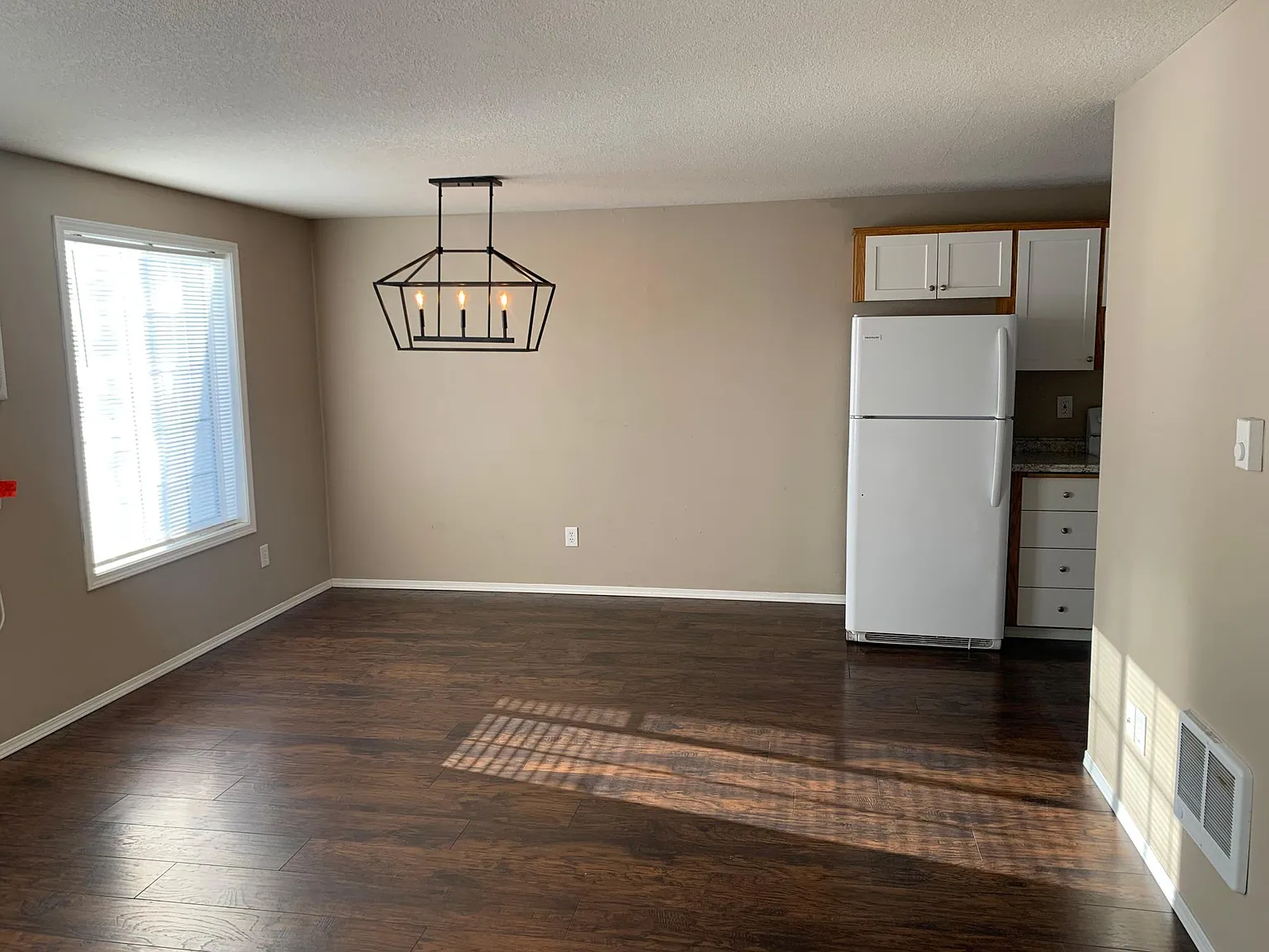 1 bed, 800 sqft, $1,300 — Photo 1