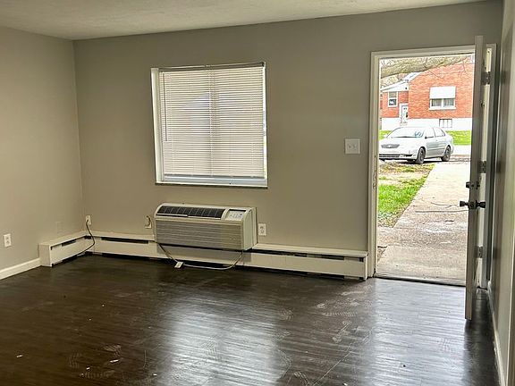 3rd image of 1908 Crums Ln #4