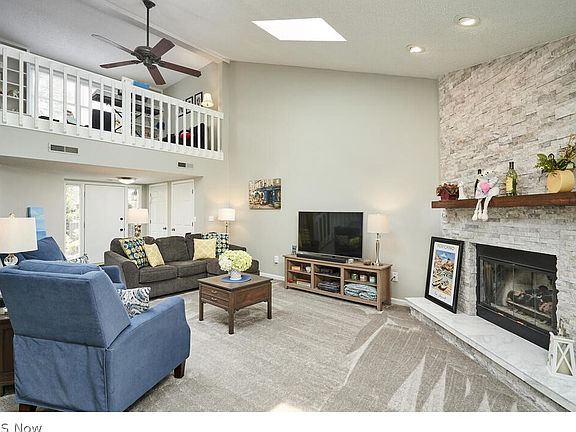 5th image of 1763 Rock Hill Ln
