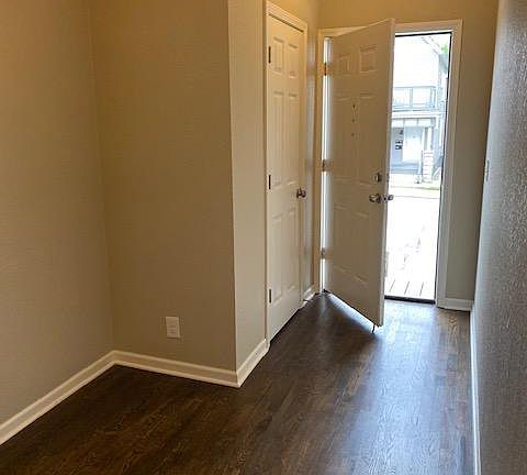 2nd image of 326 E Lincoln Ave