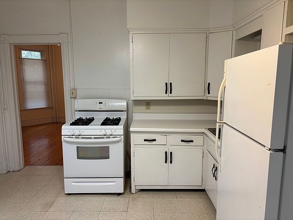 5th image of 1684 Van Buren Ave