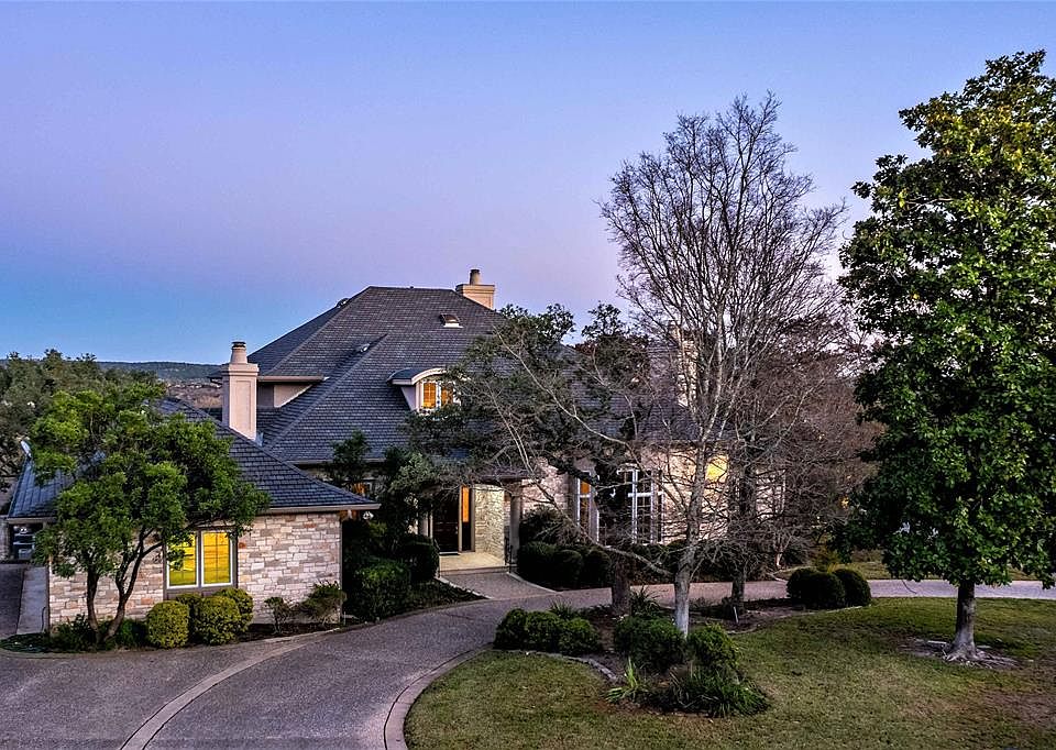 1st image of 200 Deerwood Dr
