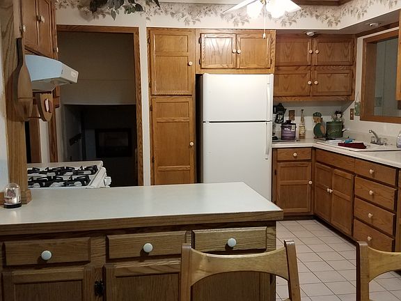 5th image of 22459 Yates Ave
