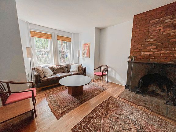 4th image of 512 Constitution Ave NE #B