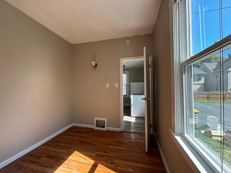 310 Meigs St — Photo 15