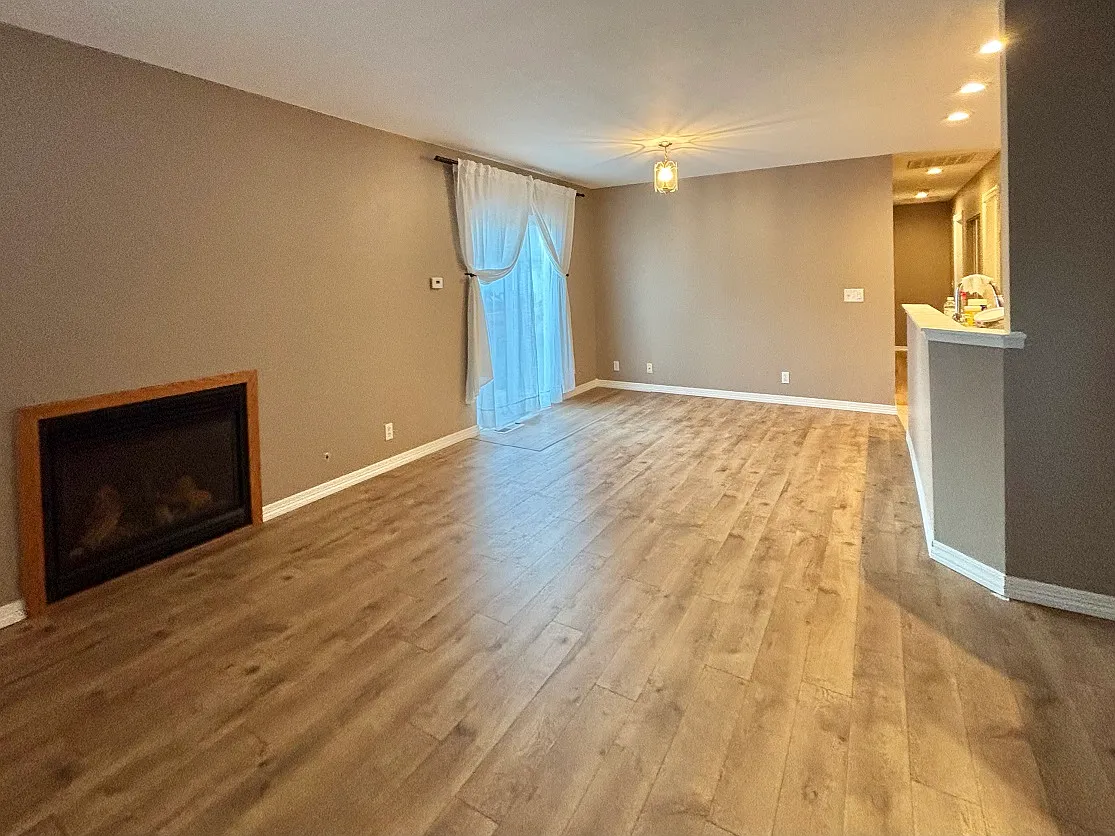 3 bed, 1200 sqft, $2,100 — Photo 2