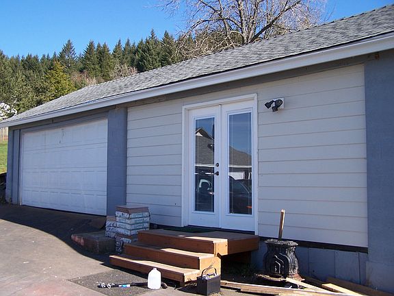 Studio & bath attch to the 2-car Garage