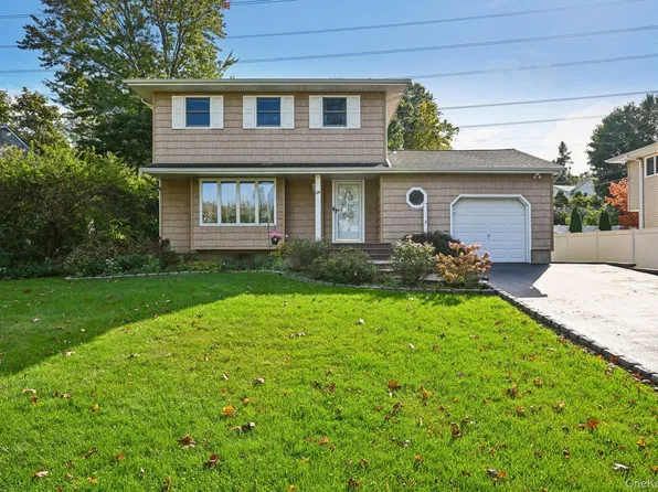 26 Falcon Drive, Hauppauge, NY 11788