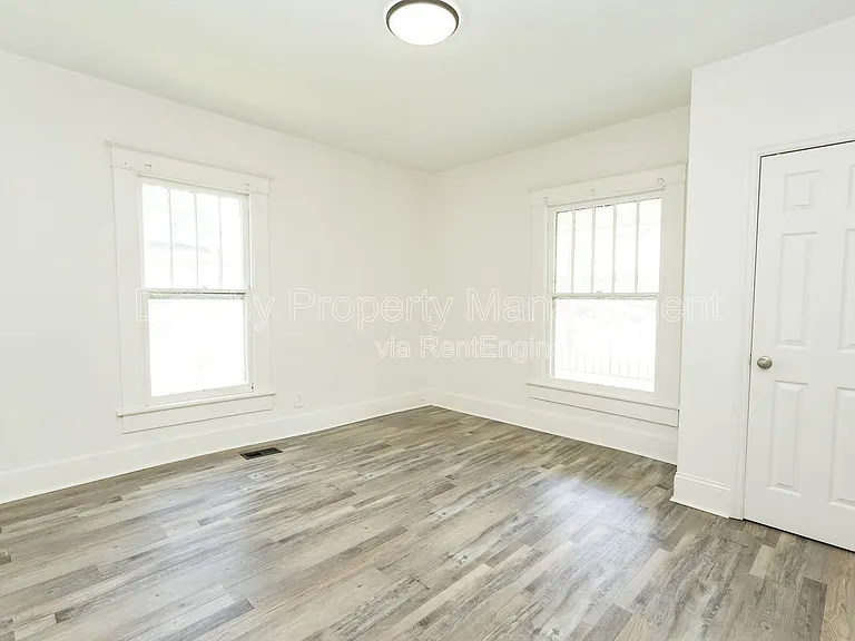 3207 Curtis St — Photo 12