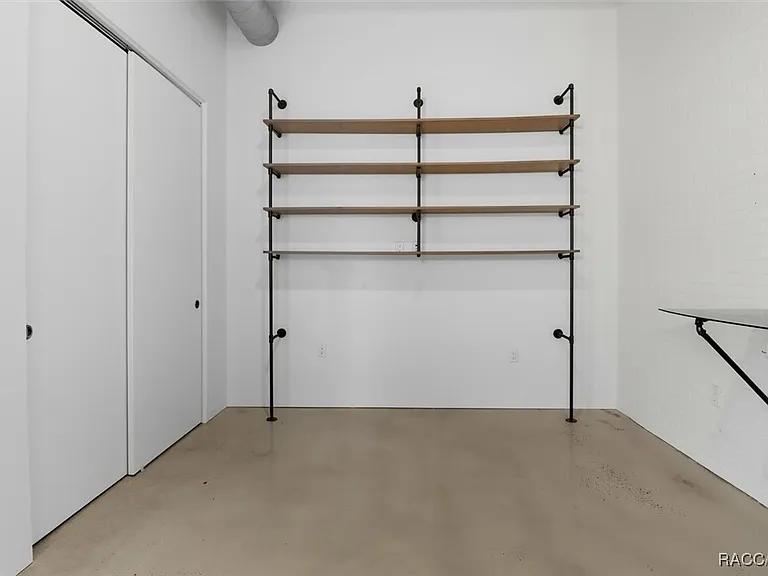 302 SE Broadway St #460 — Photo 18