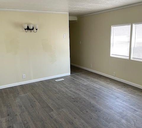 4th image of 615 E South St #39