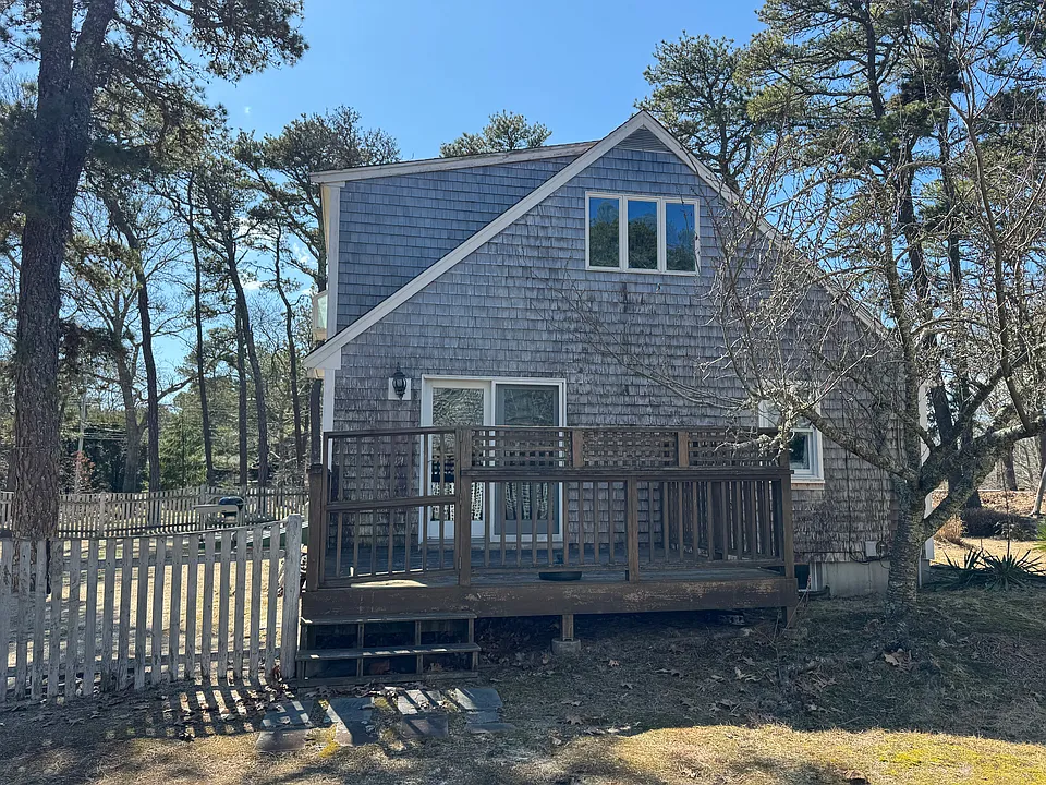 10 Avery Ave