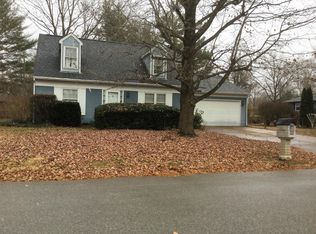 215 Wedgewood Ln, Carbondale, IL 62901