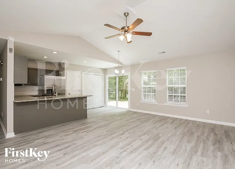 128 Lismark Dr — Photo 3