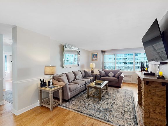 2nd image of 2942 W 5th St APT 7D