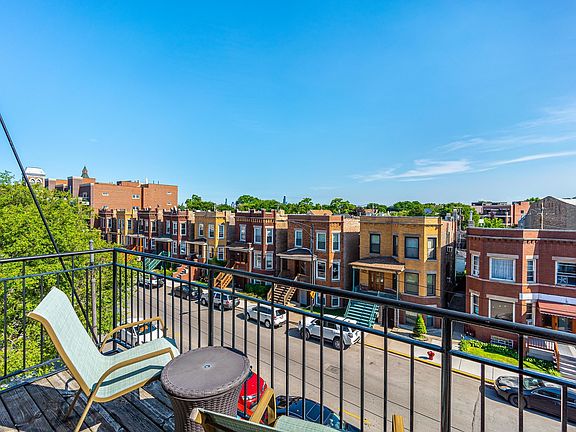 4th image of 2734 W Belmont Ave APT 4