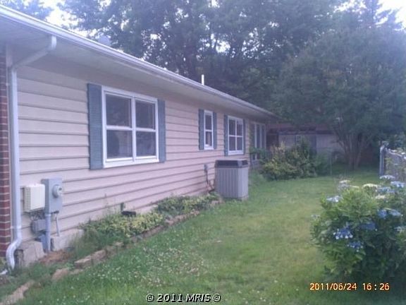 3rd image of 18 Carver St