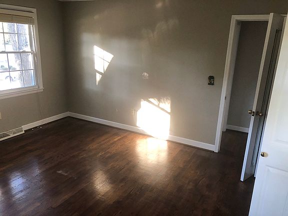 Second upstairs bedroom