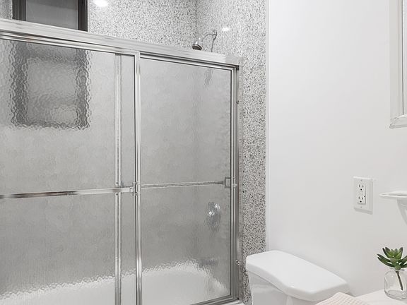 5th image of 324 E 52nd St APT 1C