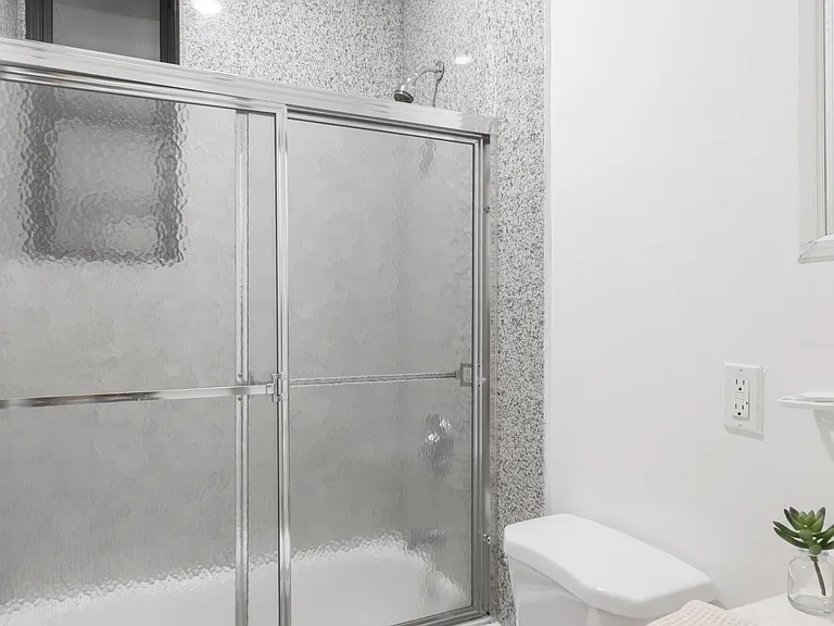 324 E 52nd St #1C — Photo 5