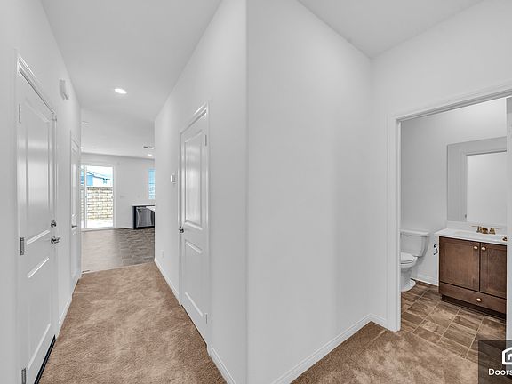5th image of 918 Dahlia Ave