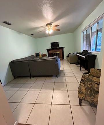 2nd image of 1809 Sherwood Dr