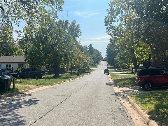 5th image of 710 N Wilson Ave