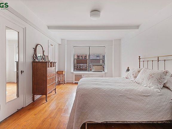 3rd image of 35 W 92nd St #3E