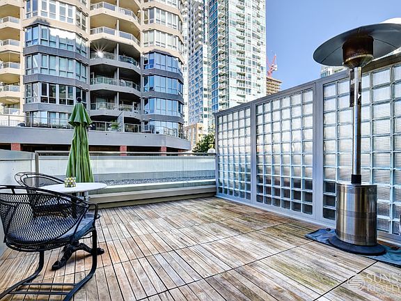 3rd image of 1675 Hornby St #201